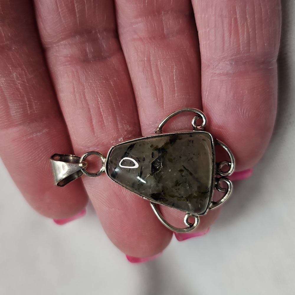 Green Prehnite Natural Gemstone Necklace Pendant Sterling Silver Plated NWOT - Picture 5 of 6